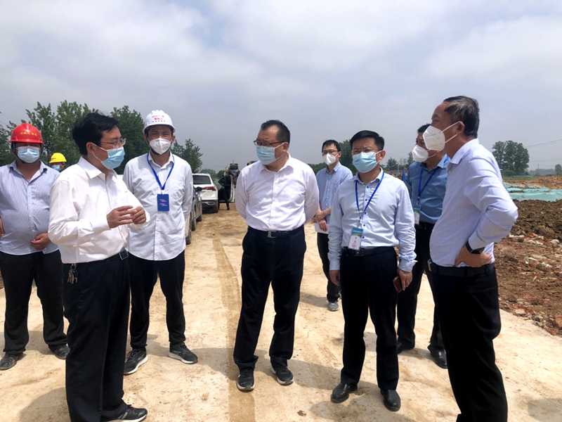 六安市委常委、常務(wù)副市長劉洪潔赴G237項目督導(dǎo)疫情防控及復(fù)工復(fù)產(chǎn)