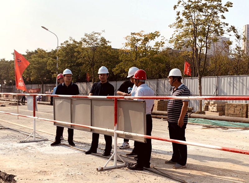 六安市重點工程建設(shè)管理處黨組書記、主任陳斌到長安路南延項目檢查指導(dǎo)工作