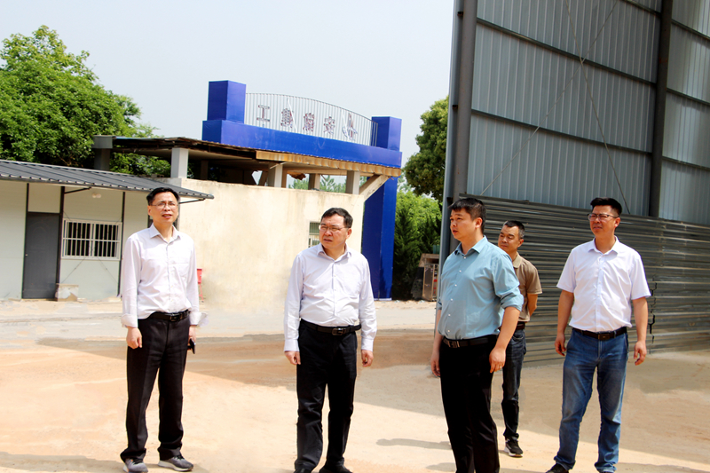 安徽省公路管理服務(wù)中心黨委委員、副主任尹平到G236項目02標督導(dǎo)檢查